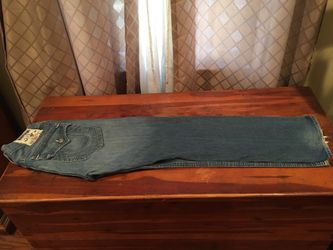 Male Pre Own Denim Jeans by True Religion Straight Fit Size 36\34 a little ware on Right Leg near Heel