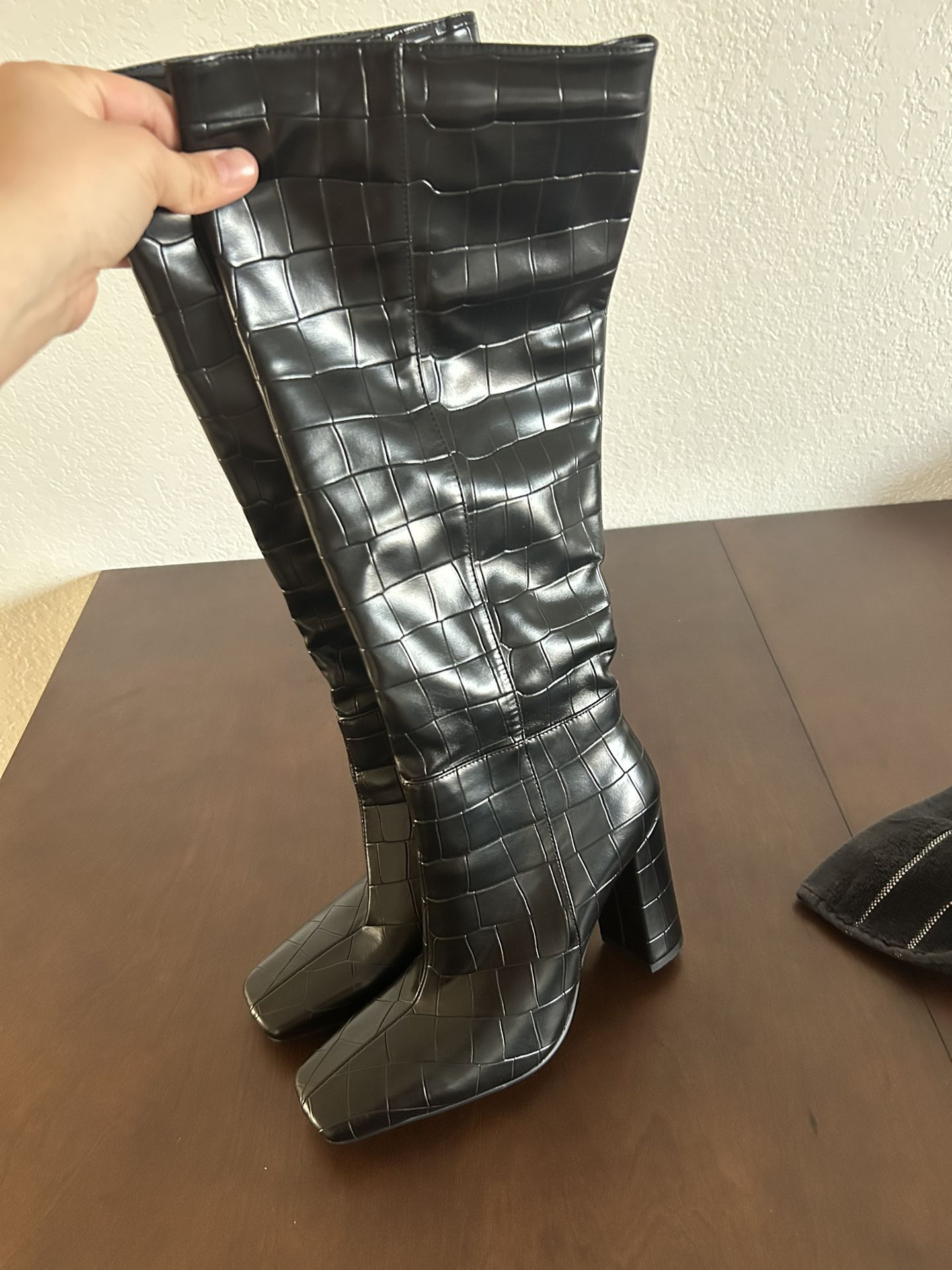 Size 7 Women’s Knee High Boots