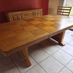 Light Aspen Double Pedestal Dinning Room Set w/ Top Extender