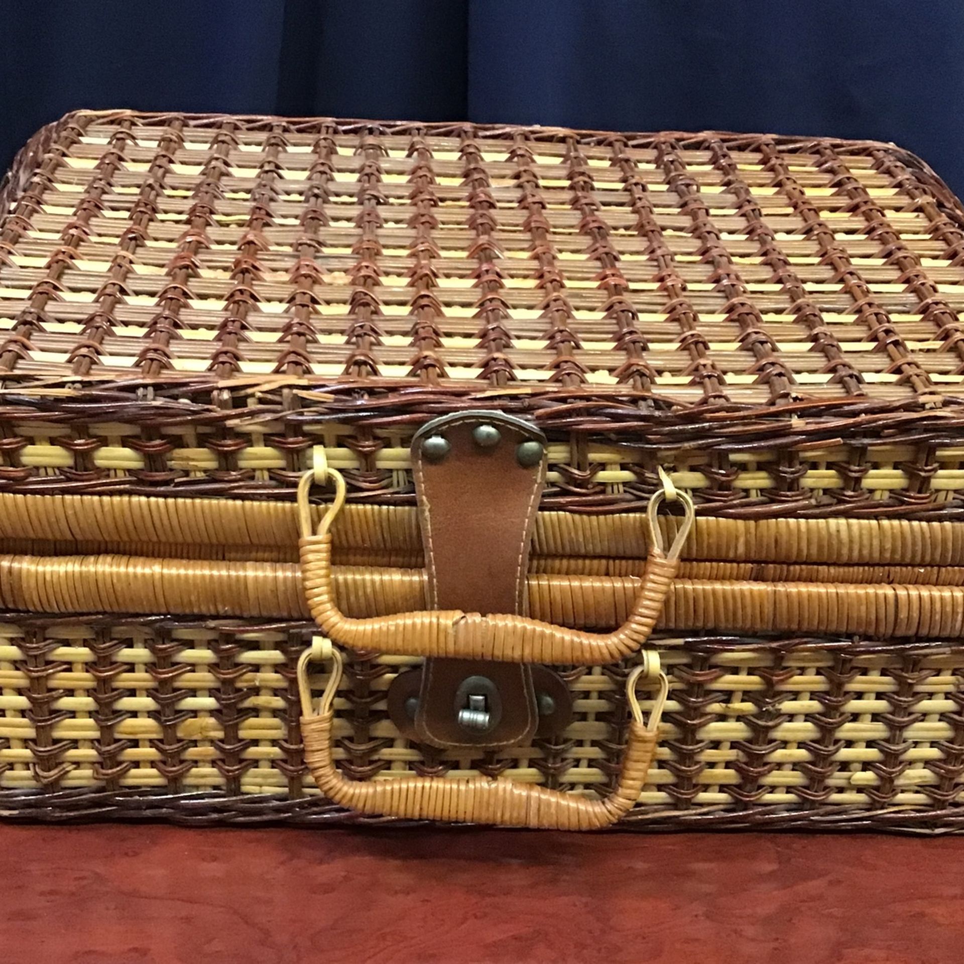 Vintage Wicker Picnic Case