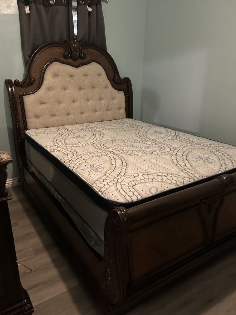 Queen Size Bed Frame / Mattress Included. Cama Queen Colchon Incluido Nueva En Caja