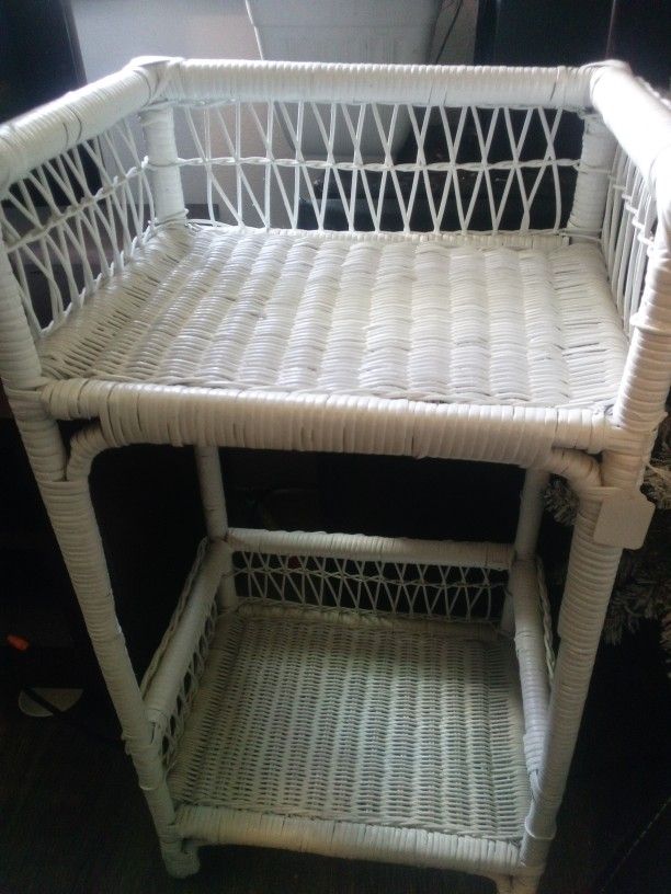 Wicker 2-tier Shelving Unit White