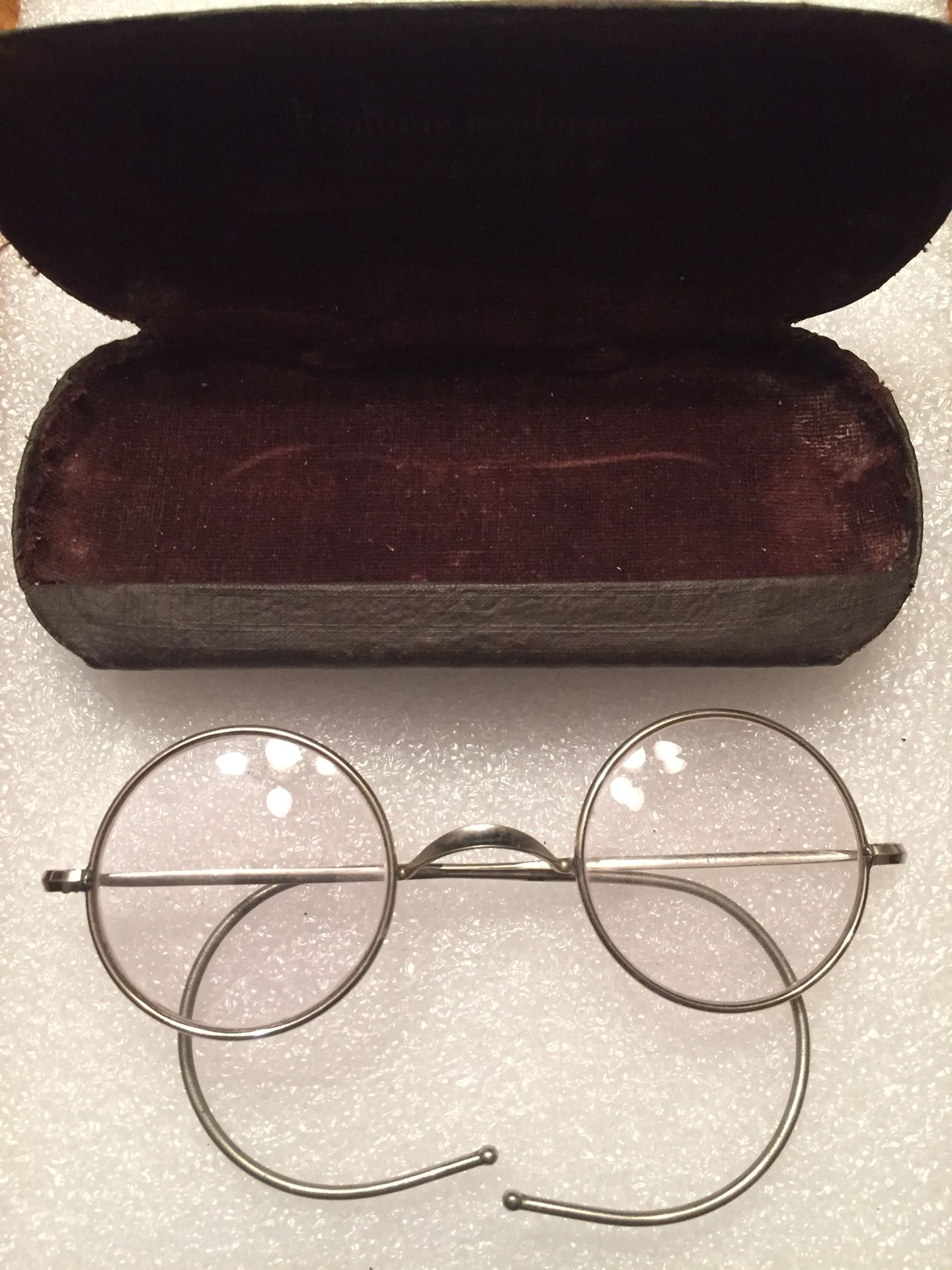 Antique wire framed eye glasses in original leather case. Please check my other items