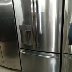 G/E counter depth refrigerator Stainless steel everything works good 💯