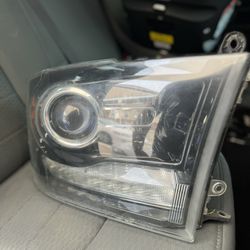 Dodge Ram 1500 Headlight 