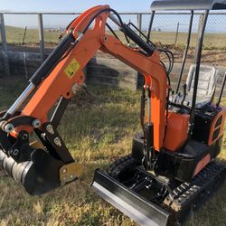 New Mini Excavator  39 Inches Wide 15HP   Breaker And Auger Available 