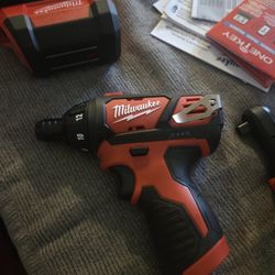 Milwaukee Electric Screwdriver Drill M12
