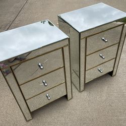 Beautiful 2 Sides / Nightstand Tables 