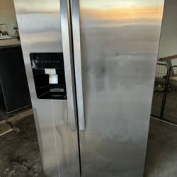 Functioning Whirlpool Refrigerator W/ Icemaker