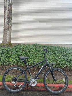 Trek Shift 4 Comfort Hybrid Bike — 16.5” Frame