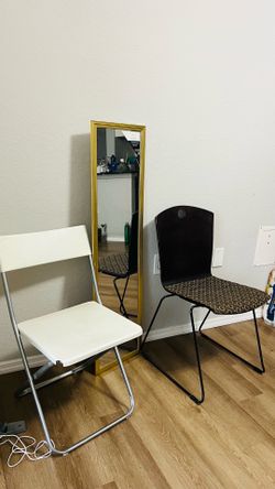 Moving sale! Multi-Item Furniture Bundle: Desk, Mirror, & 2 Chairs