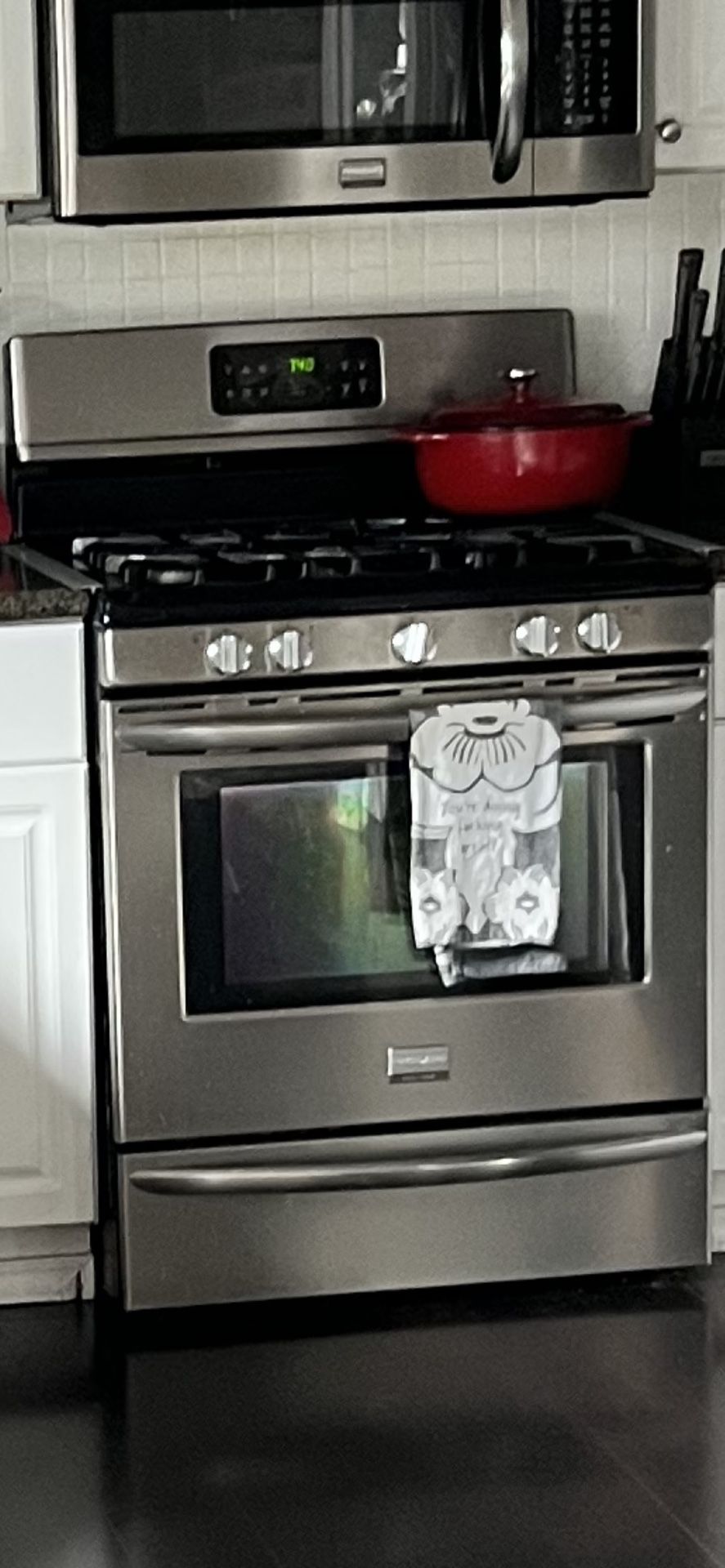 Gas stove/ Oven