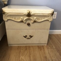 2 Nightstands