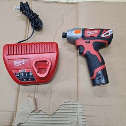 Milwaukee
M12 12V Lithium-Ion Cordless 1/4 in. Hex Impact