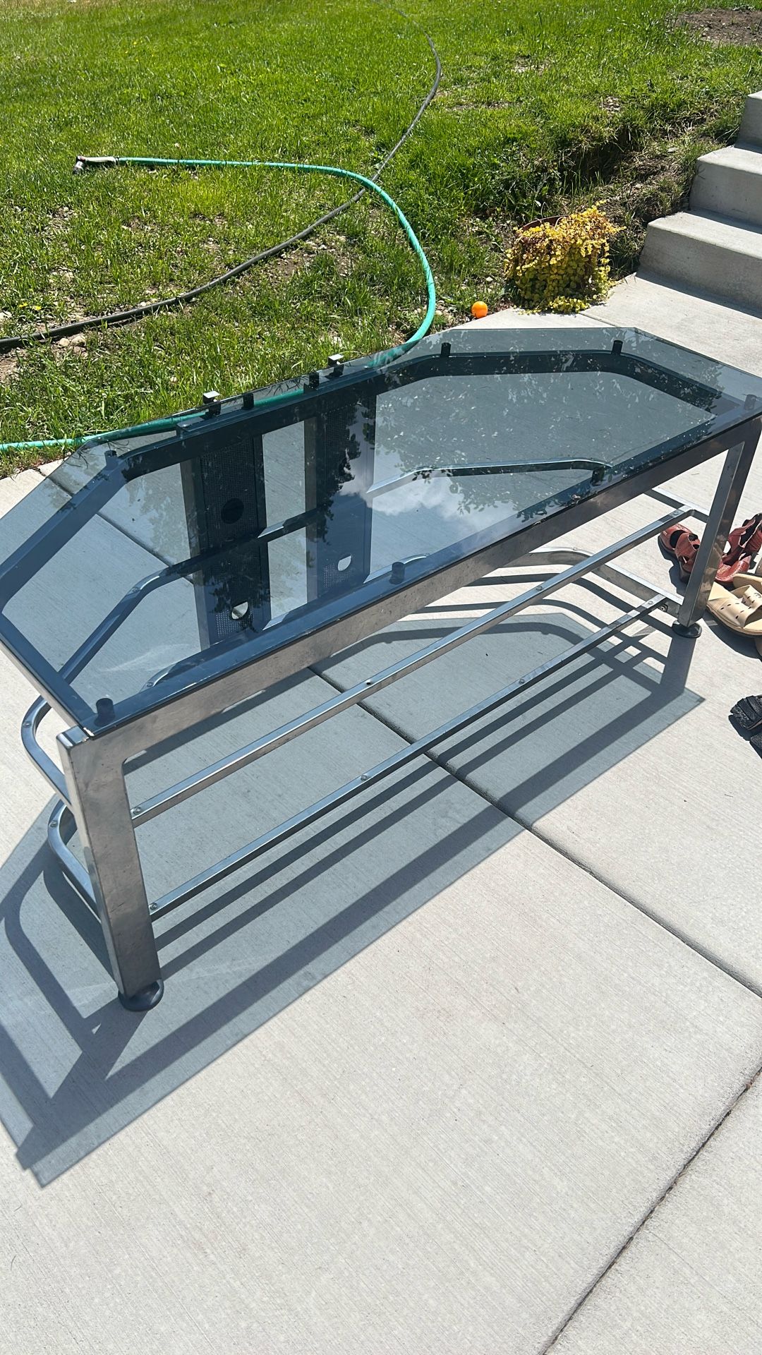 Tv Table With 3 Shells And Shoes