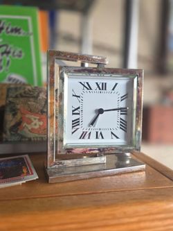 Vintage swivel clock