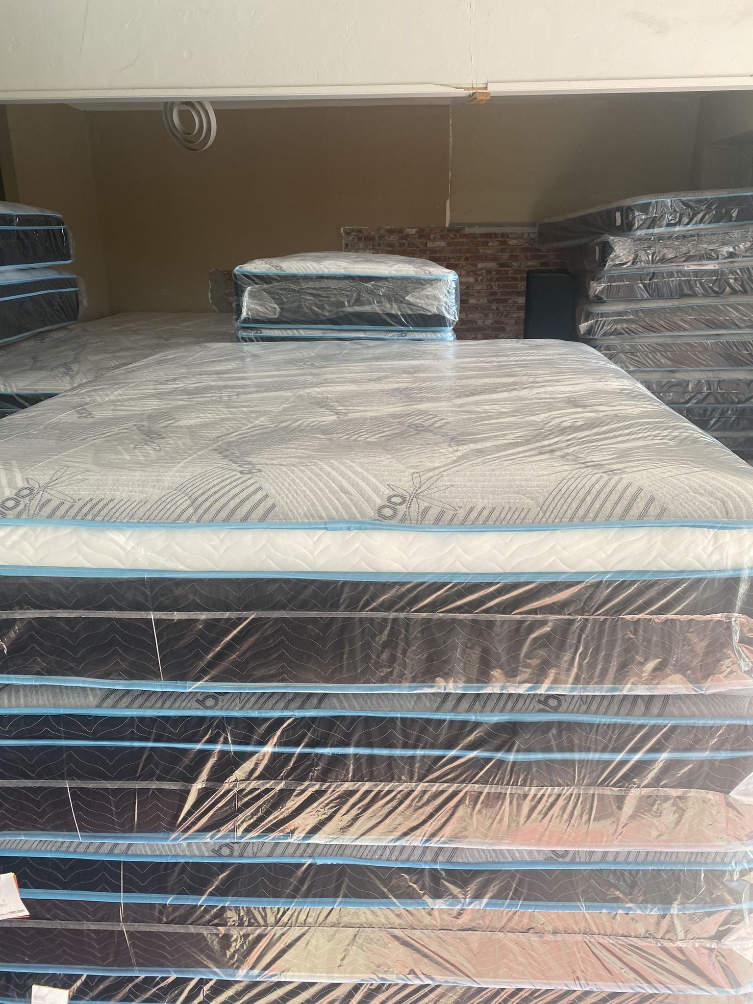 Cal King Pillów Top Mattress