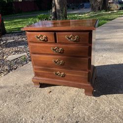 Thomasville Nightstand/Side Table