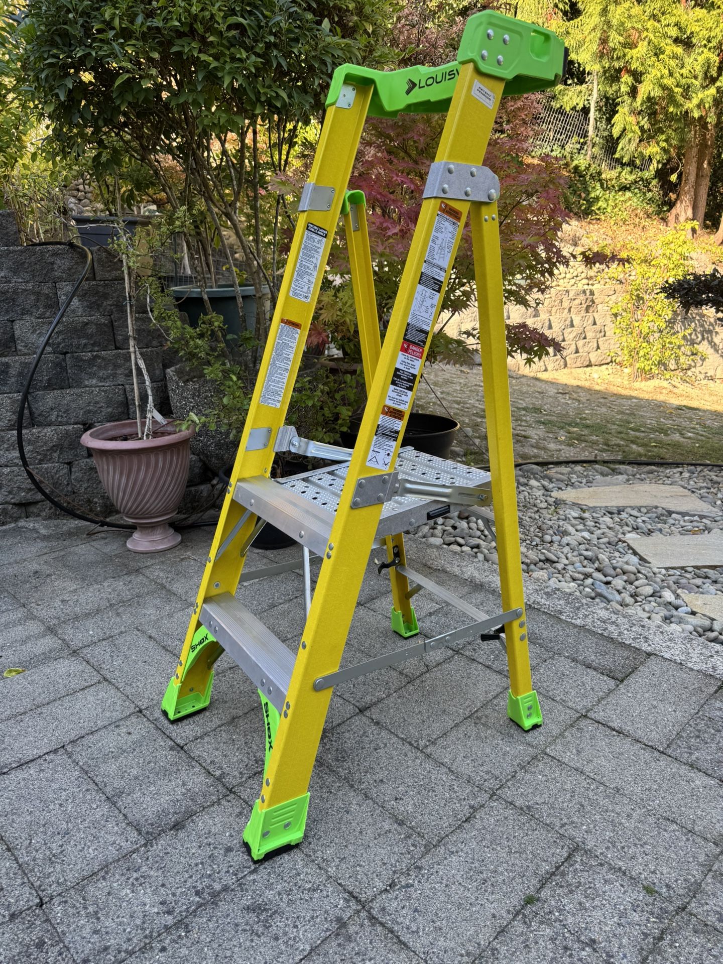 Louisville Ladder FCP1402HD / Flat Form Heavy Duty Ladder