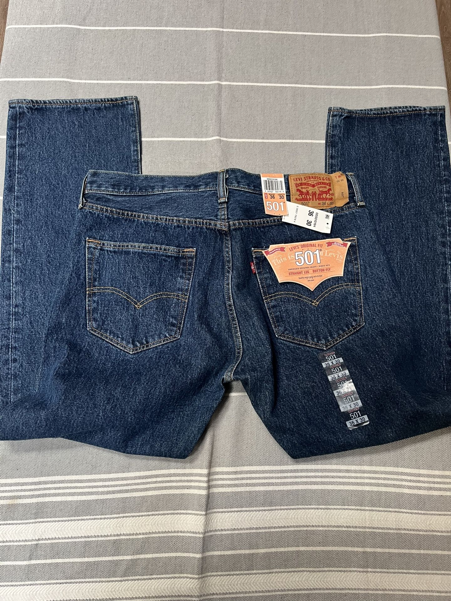 NWT Levi’s 501 Men’s Classic Blue Jeans 36x30 Button Fly Straight Leg