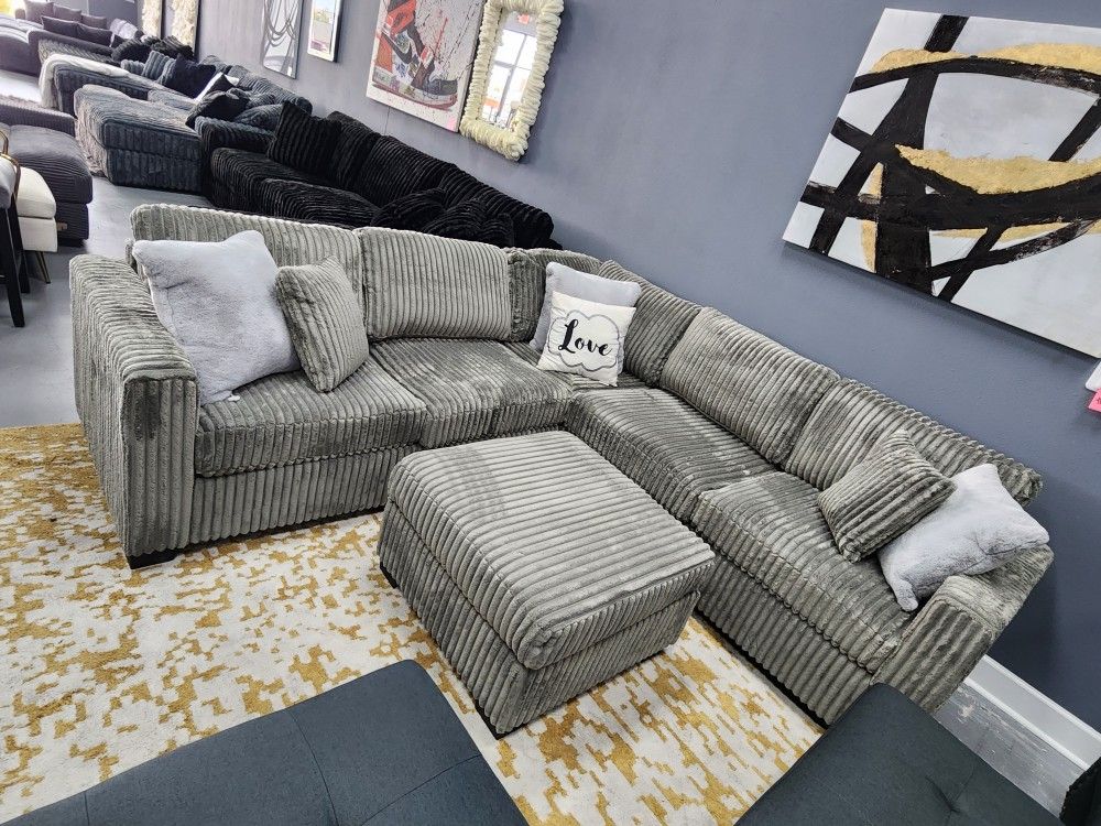 USB Sectional With Otterman Grey