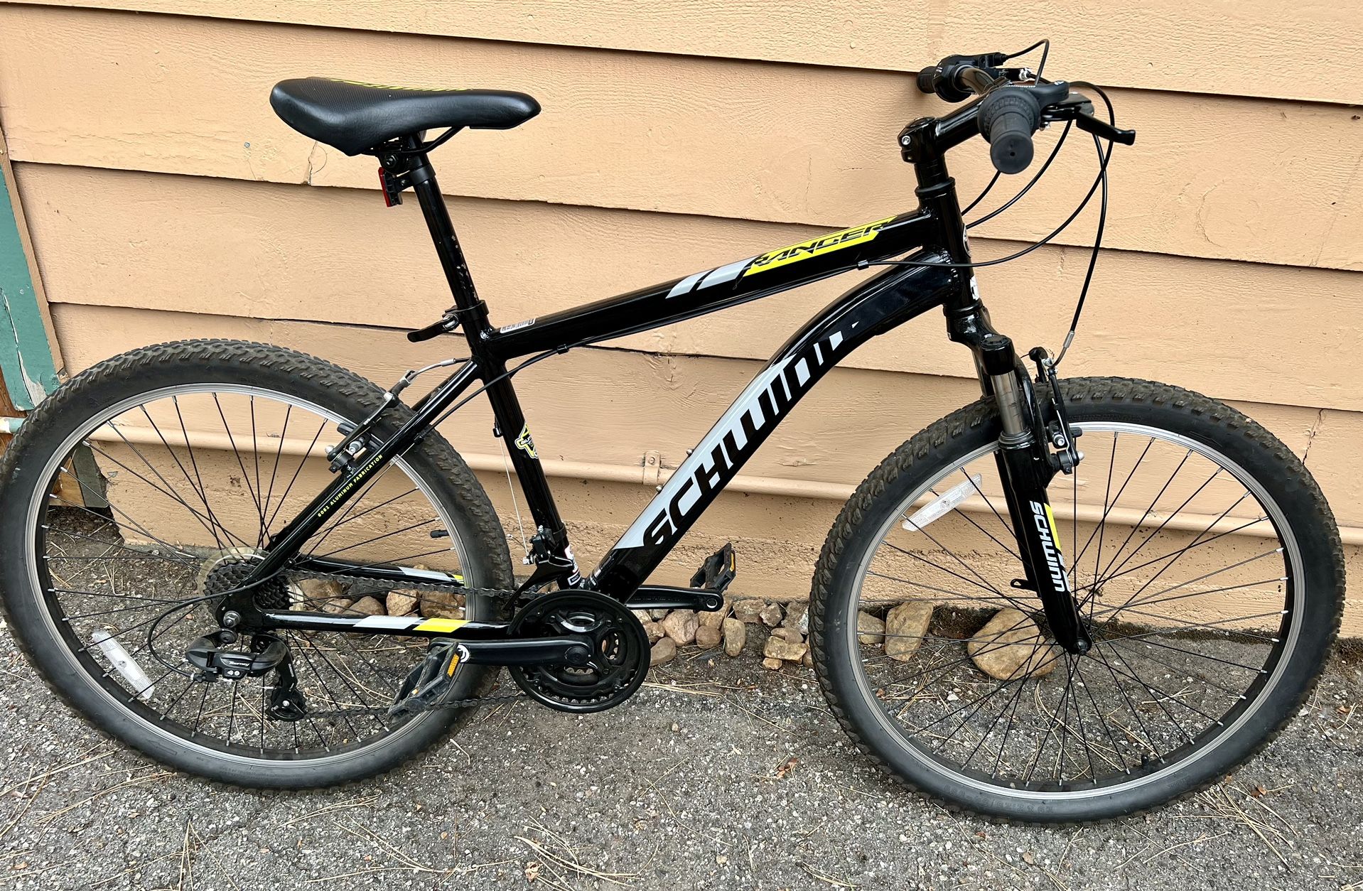 Schwinn Men’s Ranger 26″ Mountain Bike