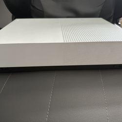 once used XBOX One S  (perfect condition)
