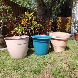 Preowned set of three large plastic flower pots