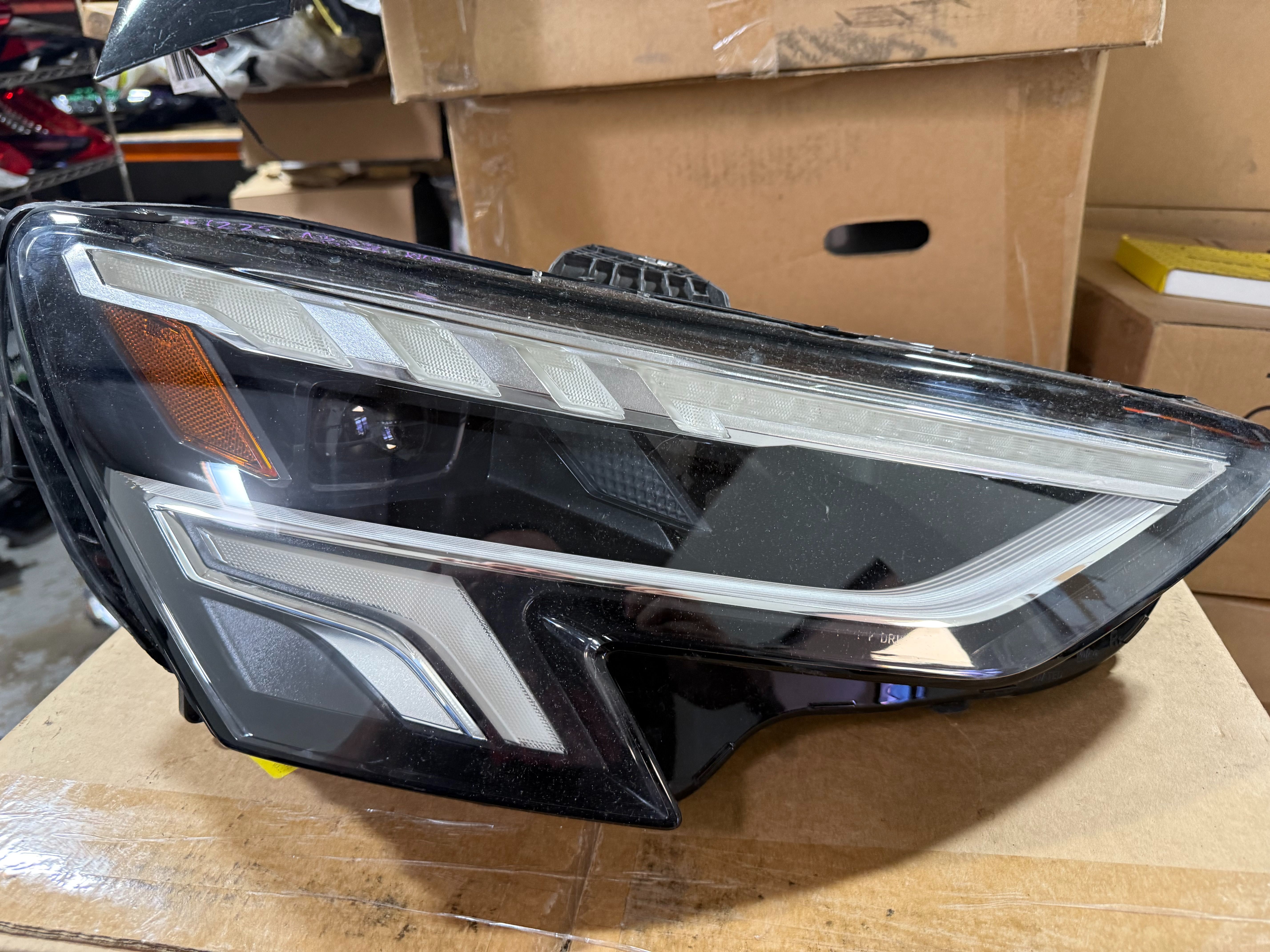 AUDI A3 RIGHT HEADLIGHT 2023