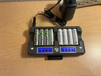 8x Rechargeable AA Batteries with Charger
