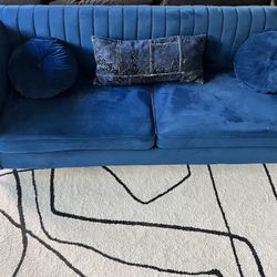 Velvet Love Seat 