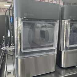 Ice Maker, GE Profile With Side Tank New