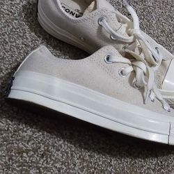 Tan / Beige Converse 