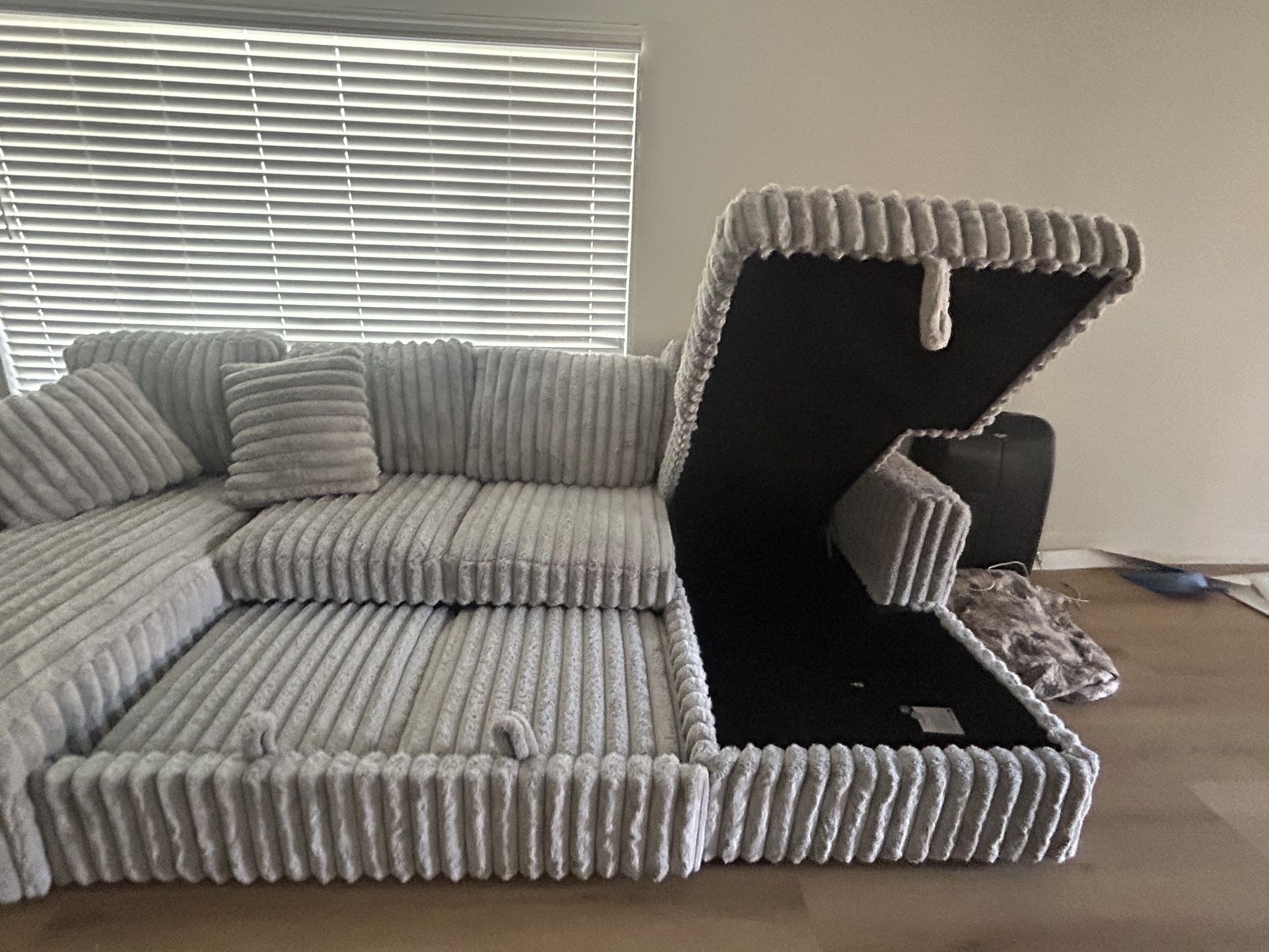 Grey Couch With Pull Out Bed And Storage 