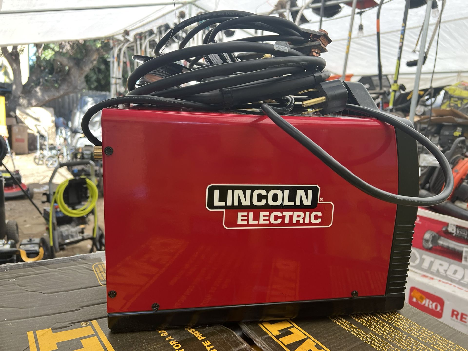 Lincoln Electric 180 Amp Weld-Pak 180 HD MIG Wire Feed Welder with Magnum 100L Gun, Gas Regulator, MIG and Flux-Cored Wire, 230V