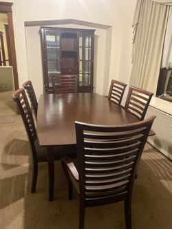 Solid Wood Dining Room Set – Table, 6 Chairs & China Cabinet (Excellent Condition)