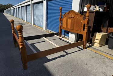 Queen size Beautiful Solid Wood Bed Frame Excellent Quality Upgrade your bedroom with this stunning, high-end solid wood bed frame. This piece feature