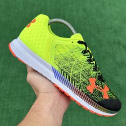 UNDER ARMOUR VELOCITI RACER RUNNING SHOES (Size 8.5, Menâs)