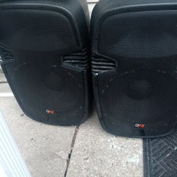 Two Speakers With Bluetooth One Not Connect To Bluetooth I Don't Know Why I'm Asking 200 Bucks