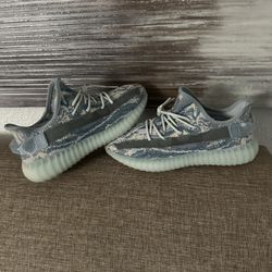 Adidas Yeezy Men Size 8