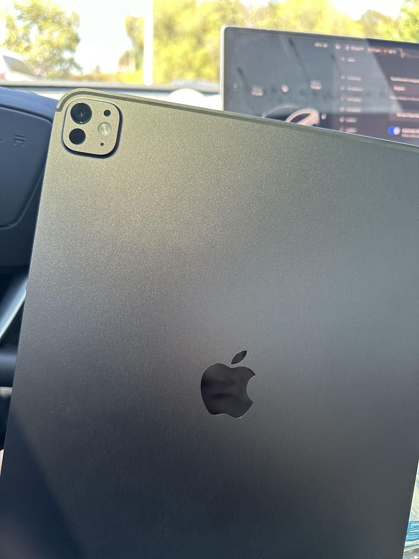 ipad Pro M4 (with Charger)
