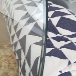 Brandnew Round Elegant Beveled Glass Dining Table/Livingroom Very Thick Heavy was Display For Staging House For Sale 