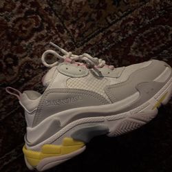 Size 6 triple s balenciagas