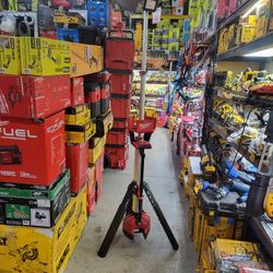 Milwaukee
M18 18-Volt Lithium-lon Cordless 6,000 Lumens Rocket Dual Power Tower Light with Charger (Tool-Only)