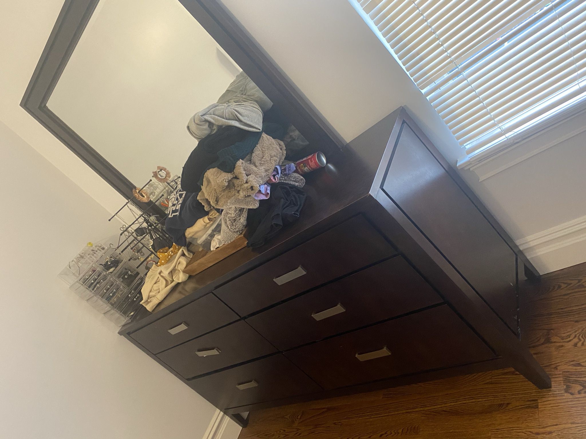 Dresser/nightstand
