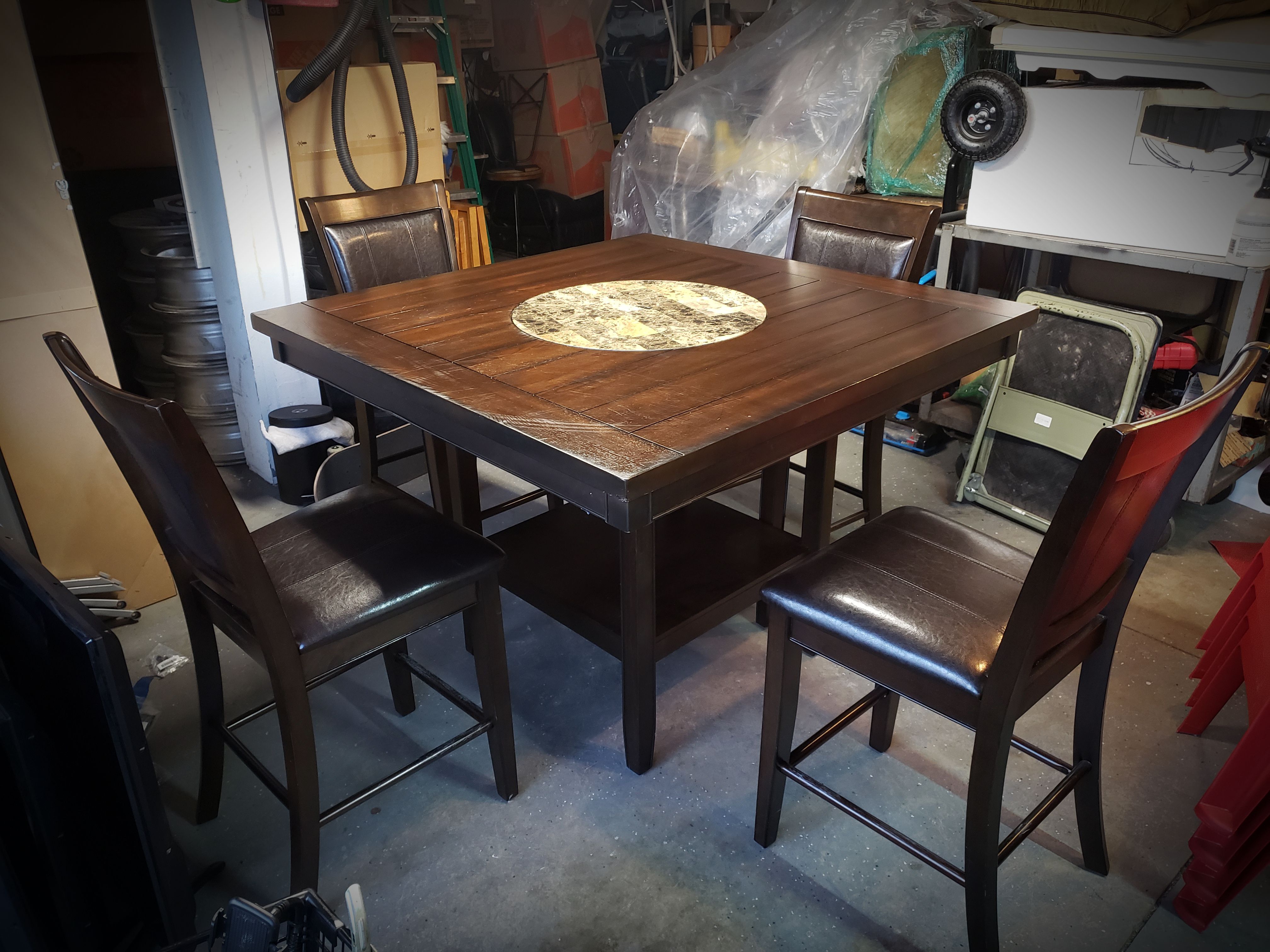 Dinner Table w. Built in Lazy Susan