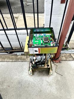 Electric gate stops halfway or won’t close? Same-day help for motor