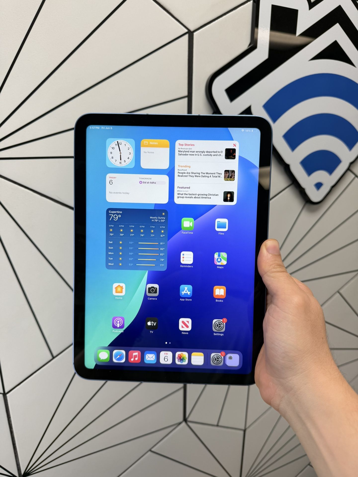 iPad 10th Generation 64Gb WiFi & LTE Unlocked