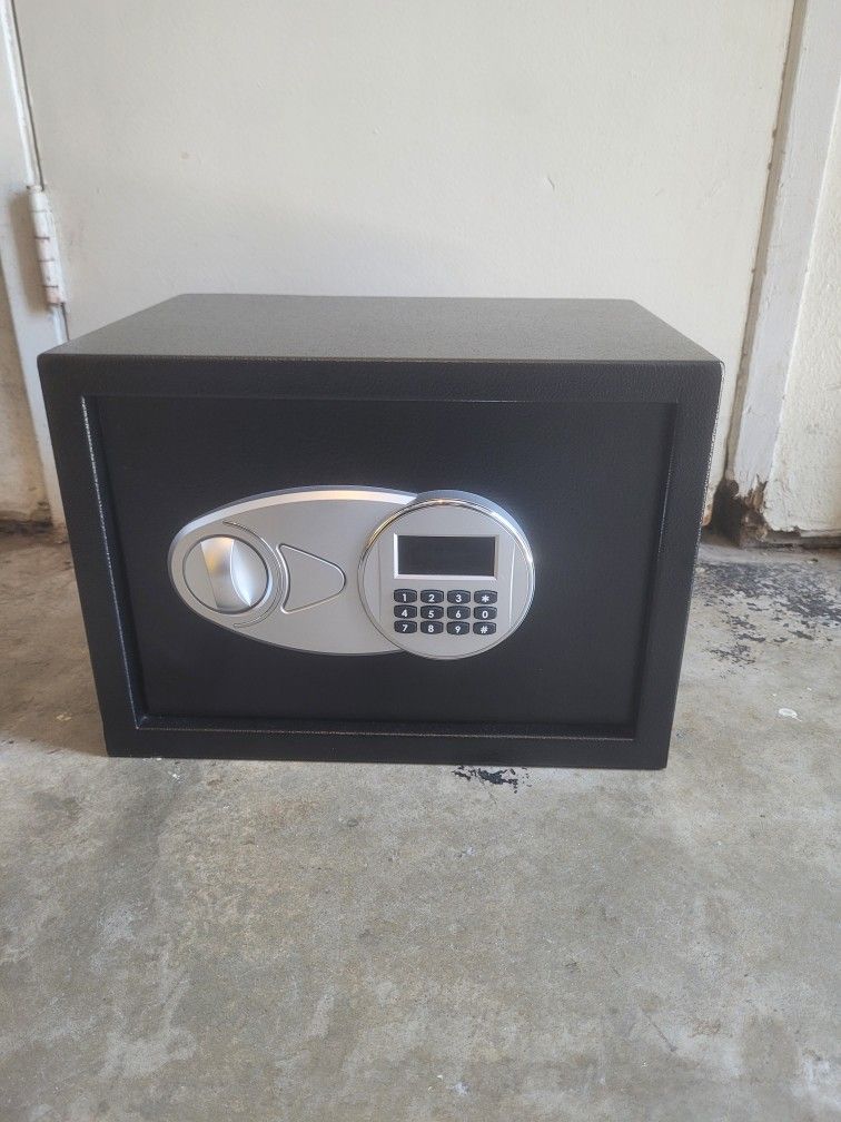 Caja Fuerte. / Safe Bank
