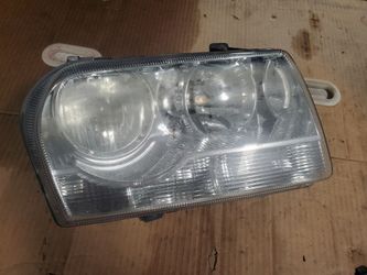 2005-2010 Chrysler 300 headlight.